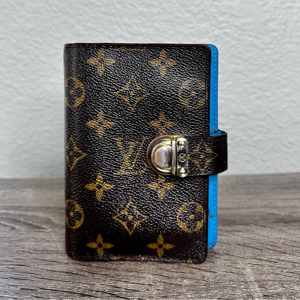 Authentic LOUIS VUITTON 
Monogram Koala PM Agenda Blue, New Larger Ring Spine!!